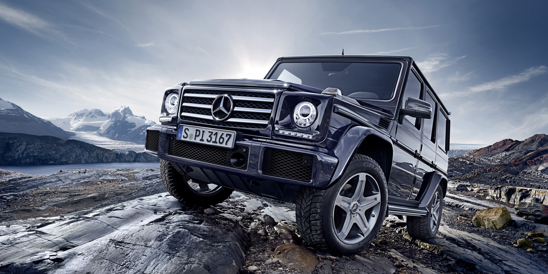 2016-mercedes-benz-g-class-vehicles-on-display-chicago-auto