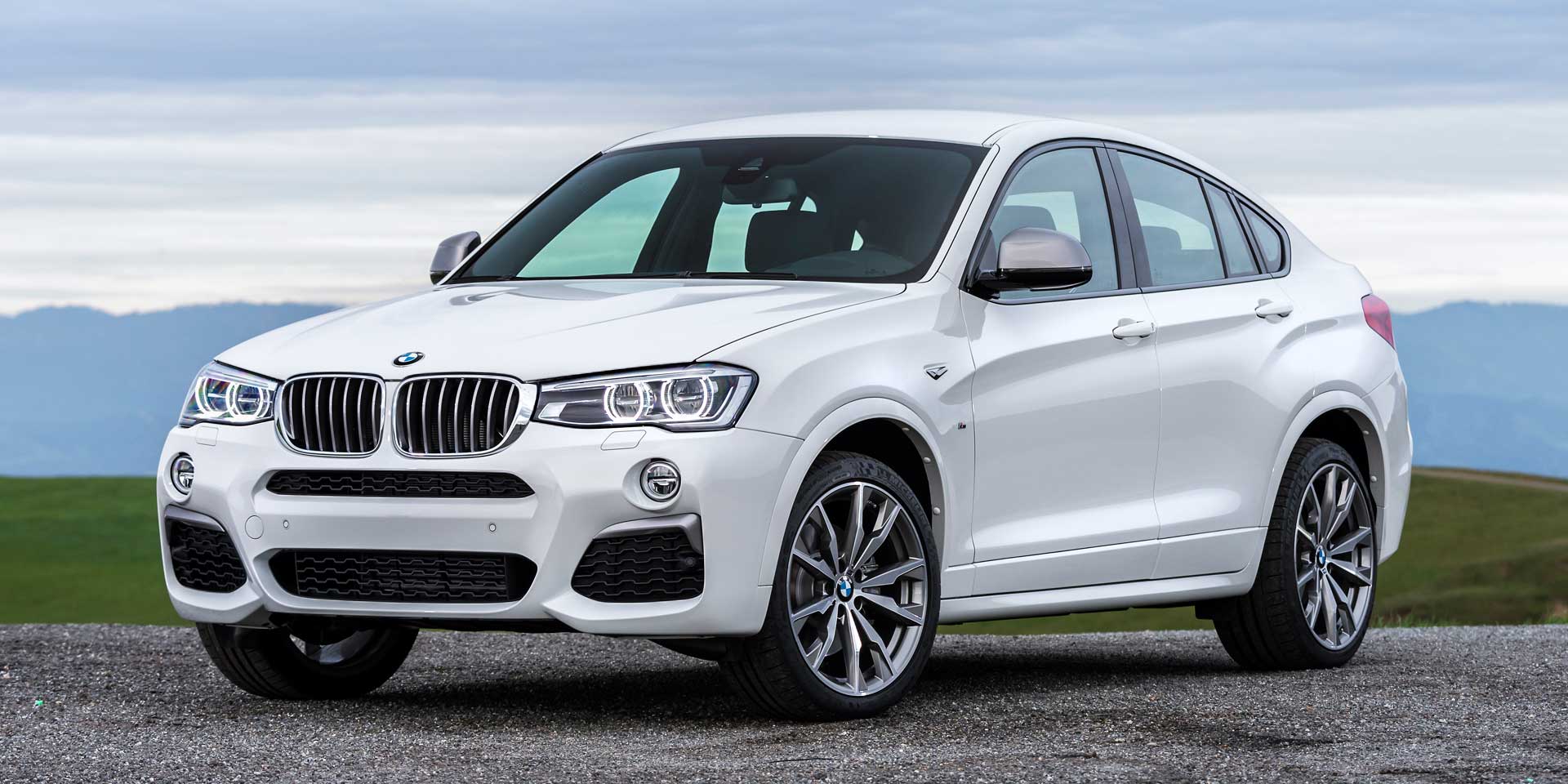 2017 - BMW - X4 - Vehicles on Display | Chicago Auto Show 2016