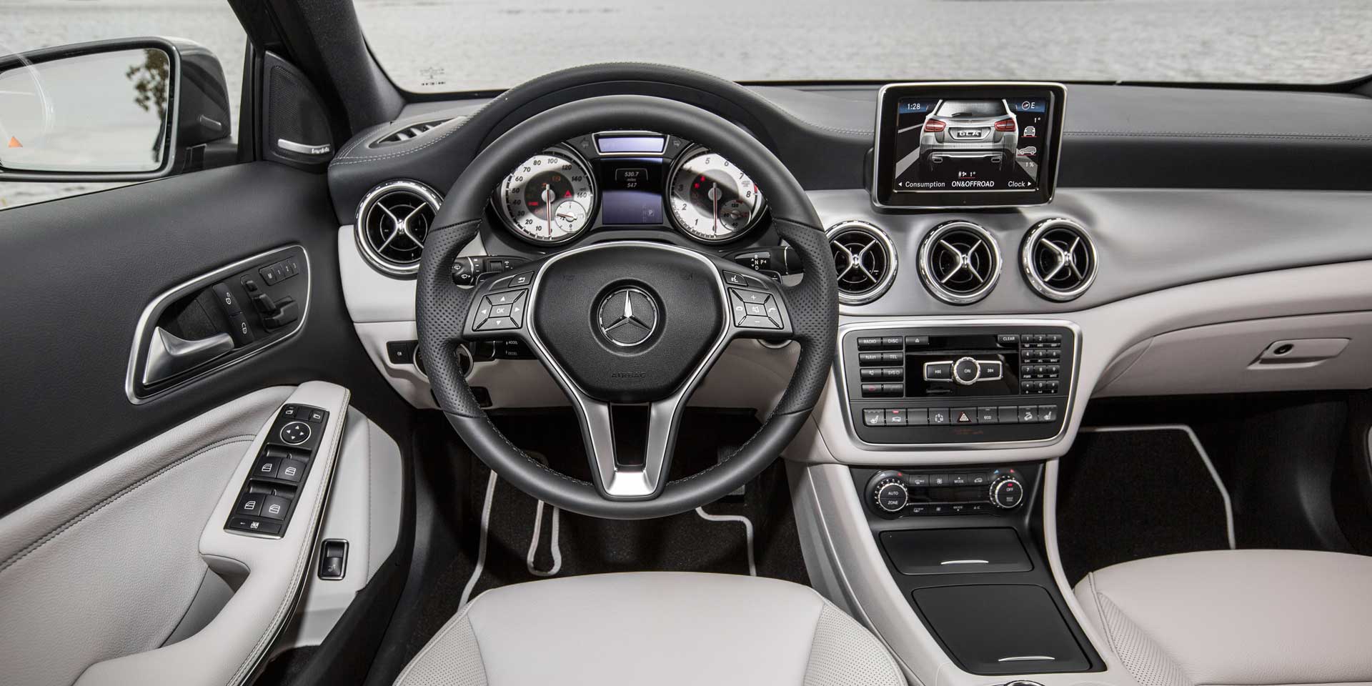 2017 - Mercedes-Benz - GLA - Vehicles on Display | Chicago ...