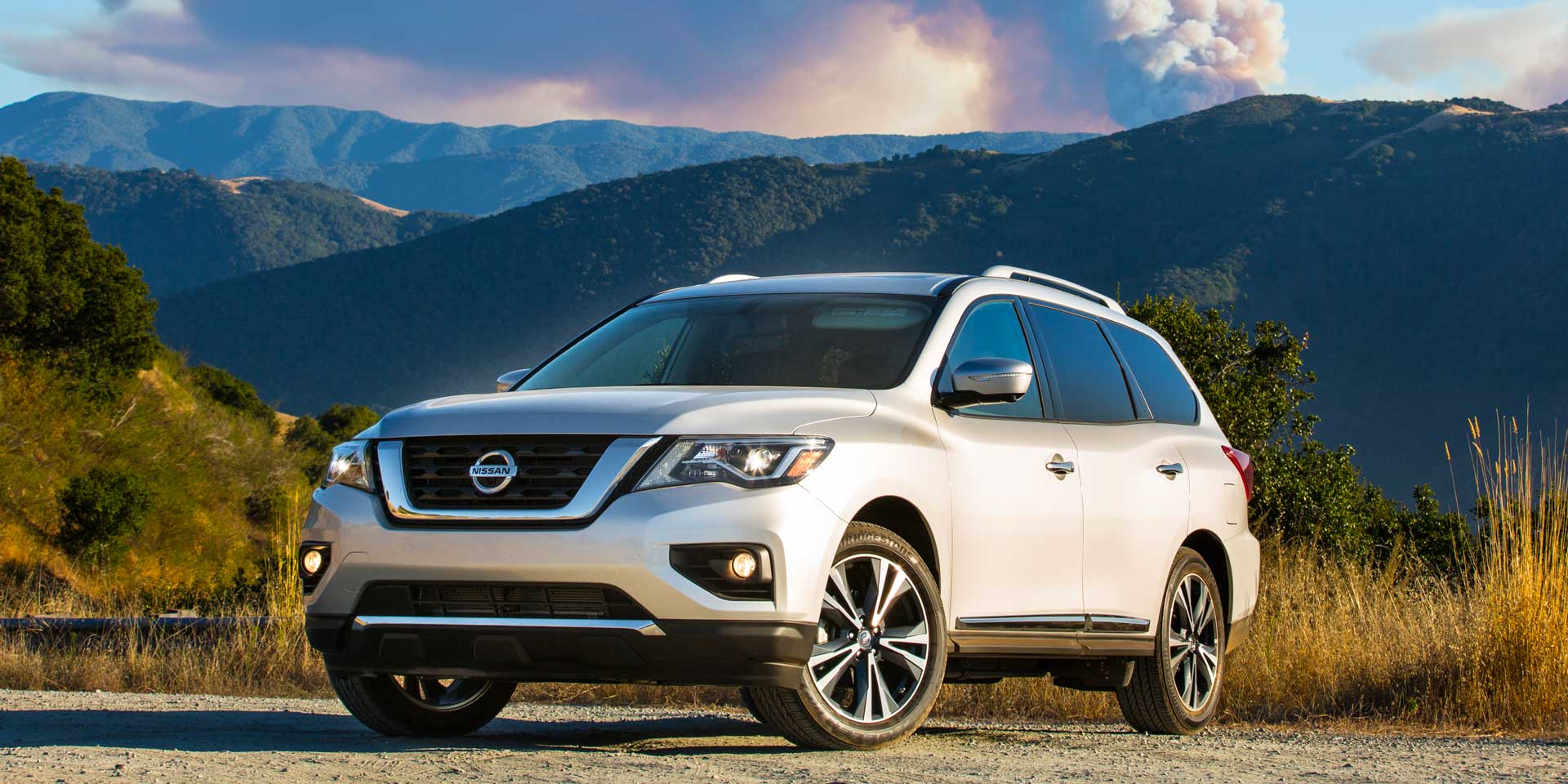 2017 - Nissan - Pathfinder - Vehicles on Display | Chicago ...
