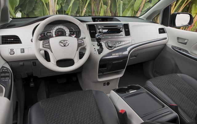 FINAL-2015-Toyota-Sienna-Interior