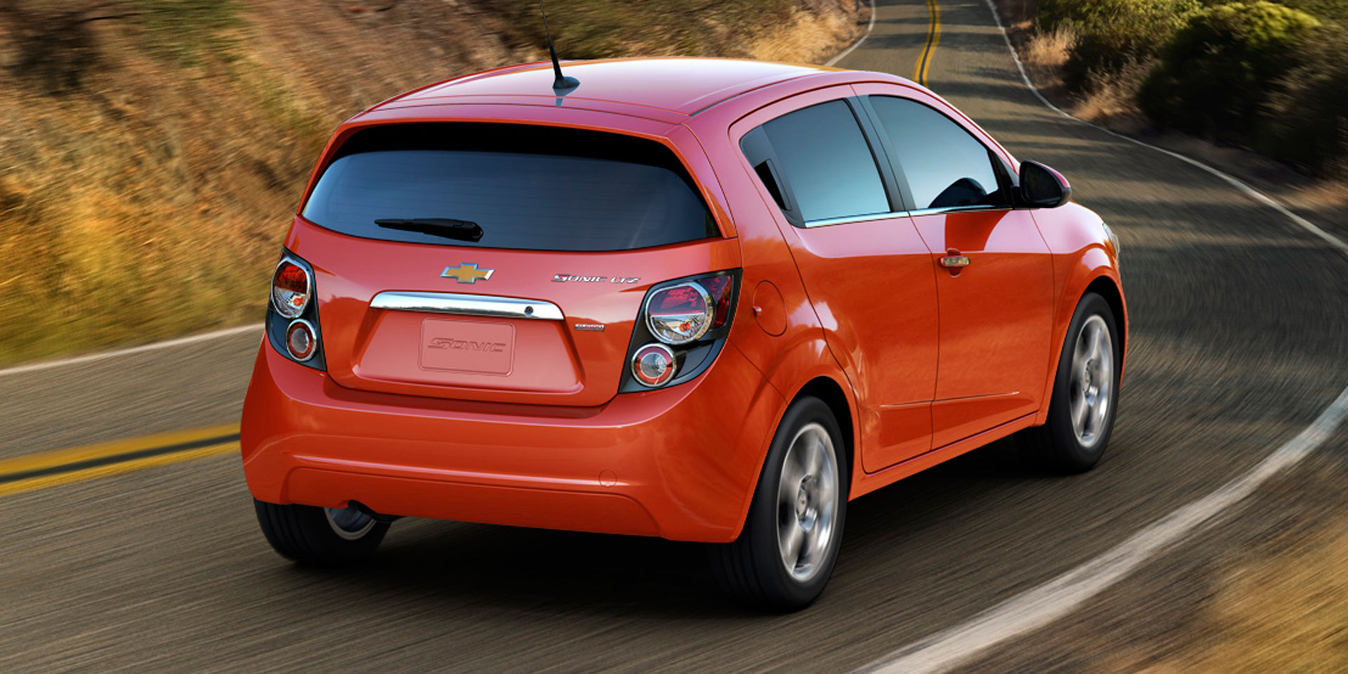 Шевроле хэтчбек отзывы. Chevrolet Sonic 2020. Chevrolet Sonic 2020 RS. Шевроле хэтчбек. Шевроле кроссовер хэтчбек.