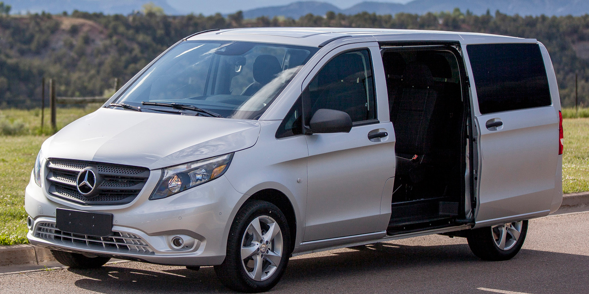 2018 mercedes metris passenger van