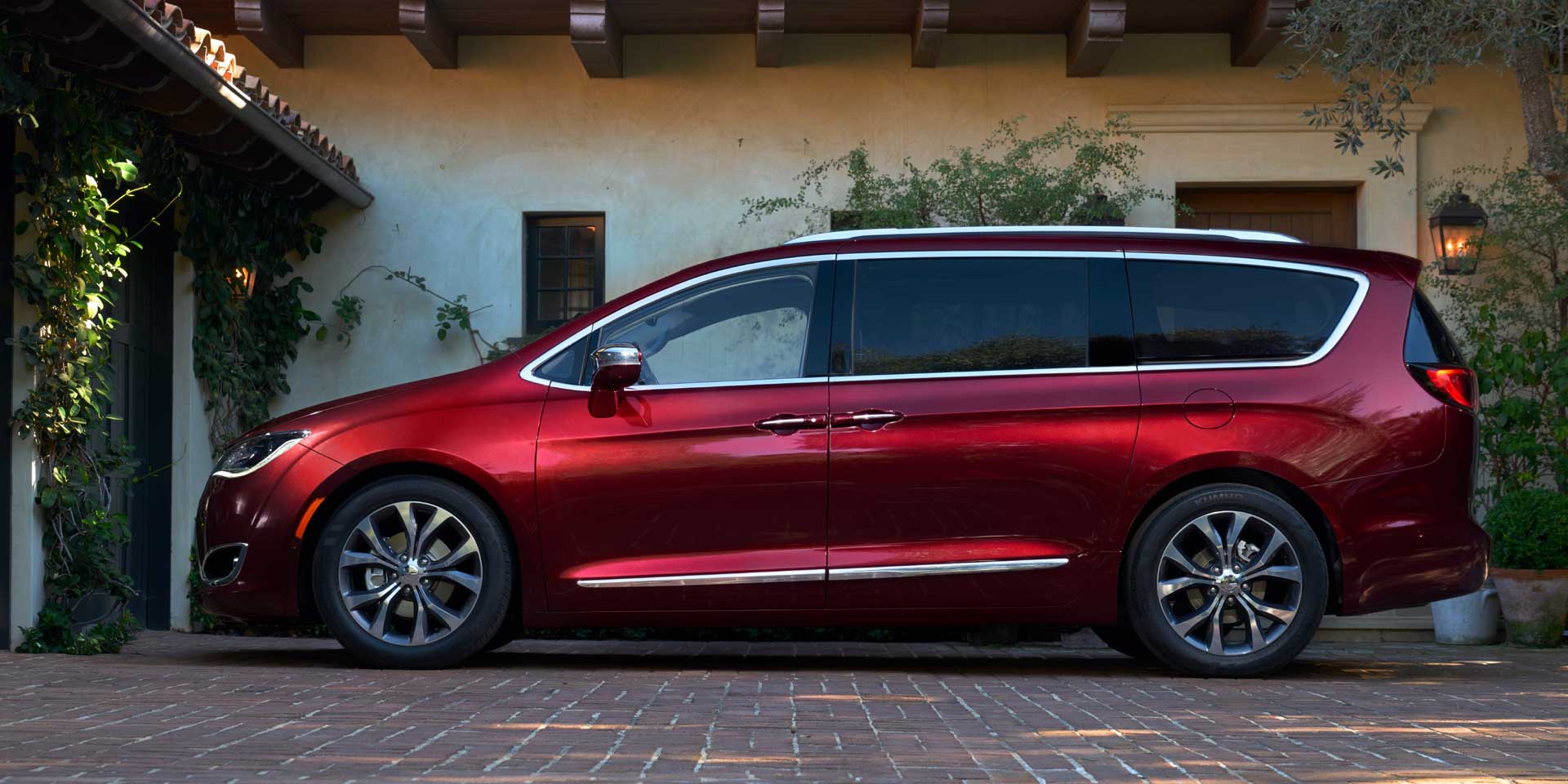 2018 Chrysler Pacifica Vehicles on Display Chicago