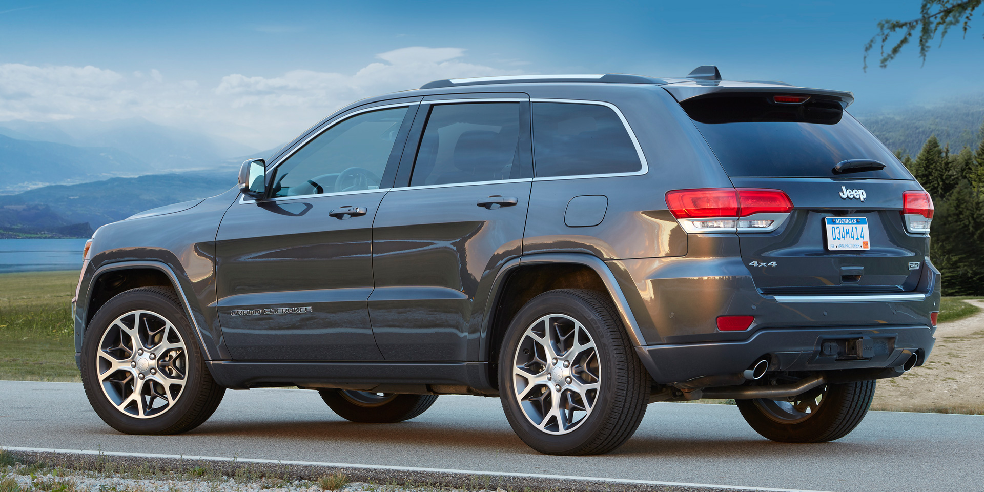 2020 Jeep Grand Cherokee Vehicles on Display