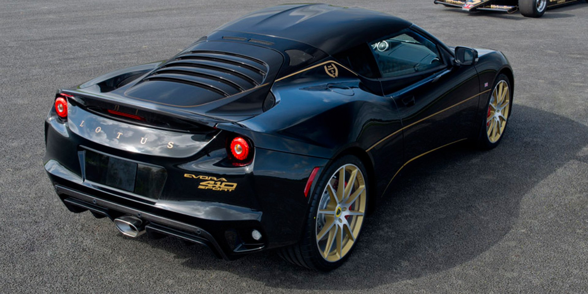 2019  lotus  evora  vehicles on display  chicago auto show