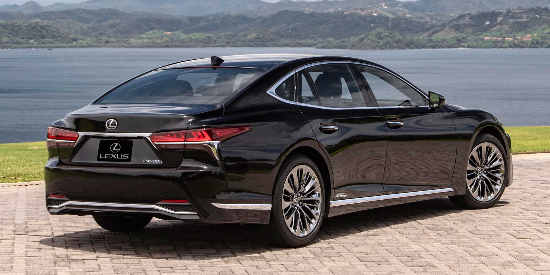 2021 - Lexus - LS - Vehicles on Display | Chicago Auto Show