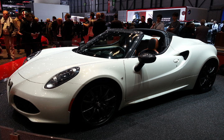 2014-Alfa-Romeo-4C