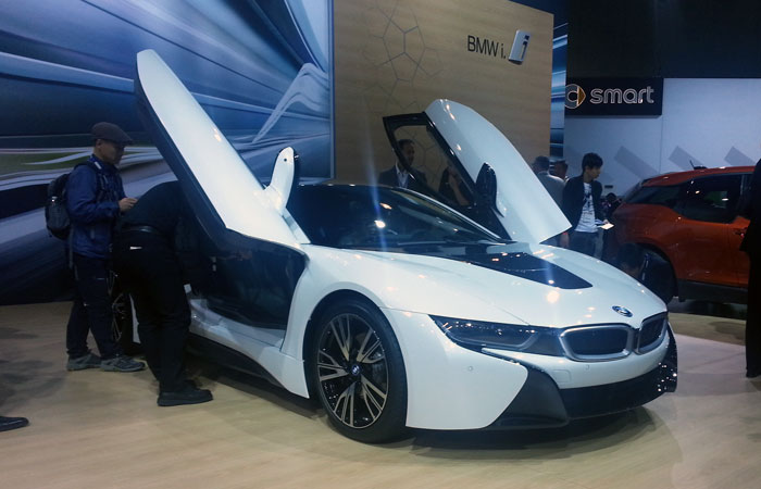 2014-Los-Angeles-Auto-Show-BMW-i8