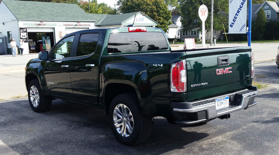 2015-Chevrolet-Canyon-GMC-Colorado-rear-900