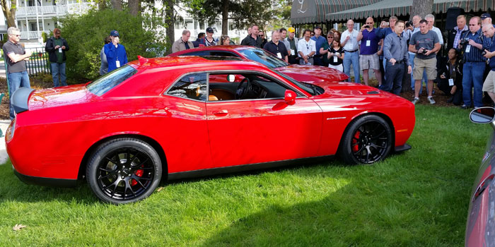2015-Dodge-Challenger-SRT-Hellcat-MAMA-700-2