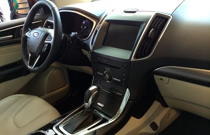 2015-Ford-Edge-Interior-700