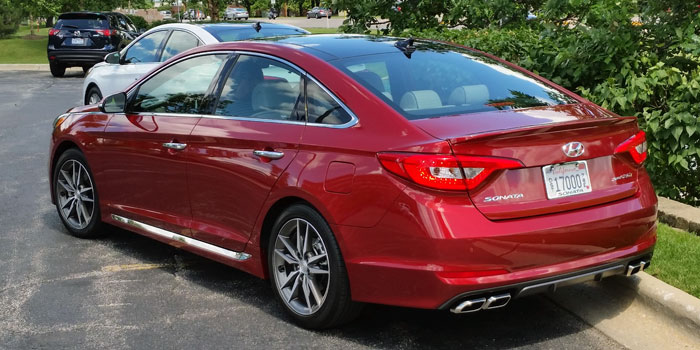 2015-Hyundai-Sonata-700-2