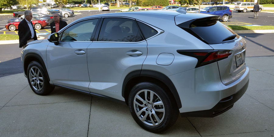 2015-Lexus-NX-rear-900