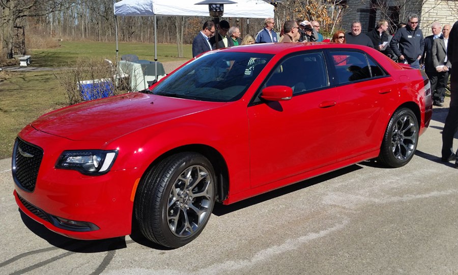 2015-Chrysler-300-1